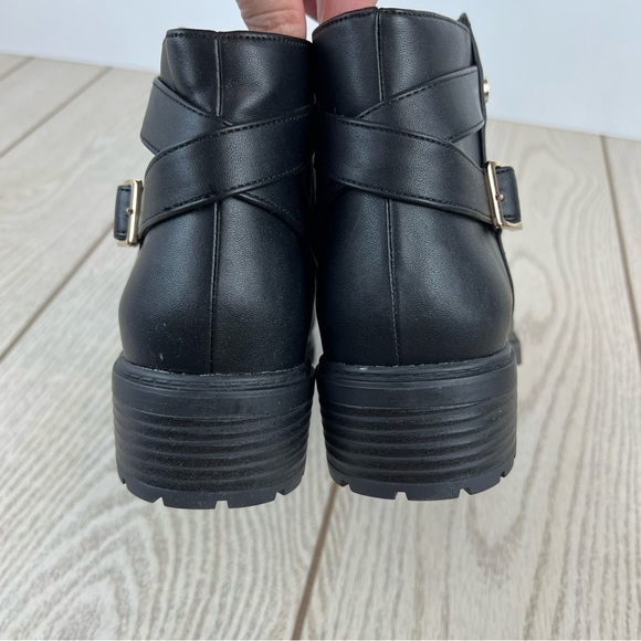 Giani Bernini Brennin Buckled Ankle Booties 10 Black Faux Leather $100 - Picture 9 of 11